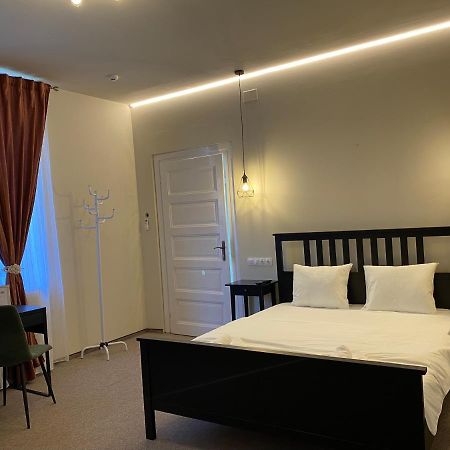 Boutique Rooms With Parking Oradea Exterior photo