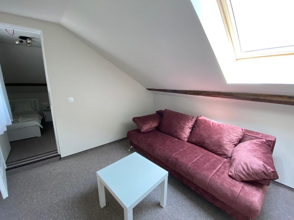 Boutique Rooms With Parking Oradea Exterior photo