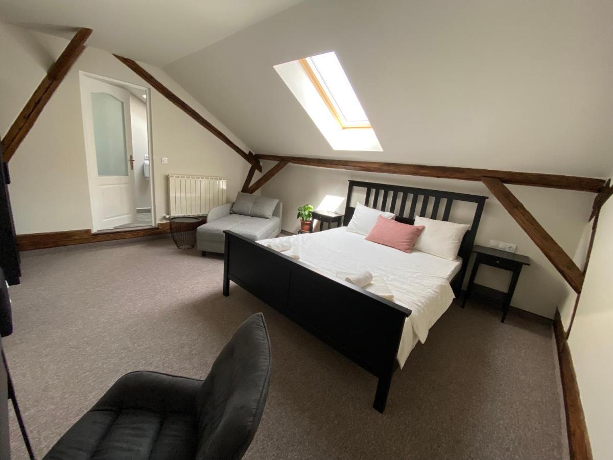 Boutique Rooms With Parking Oradea Exterior photo