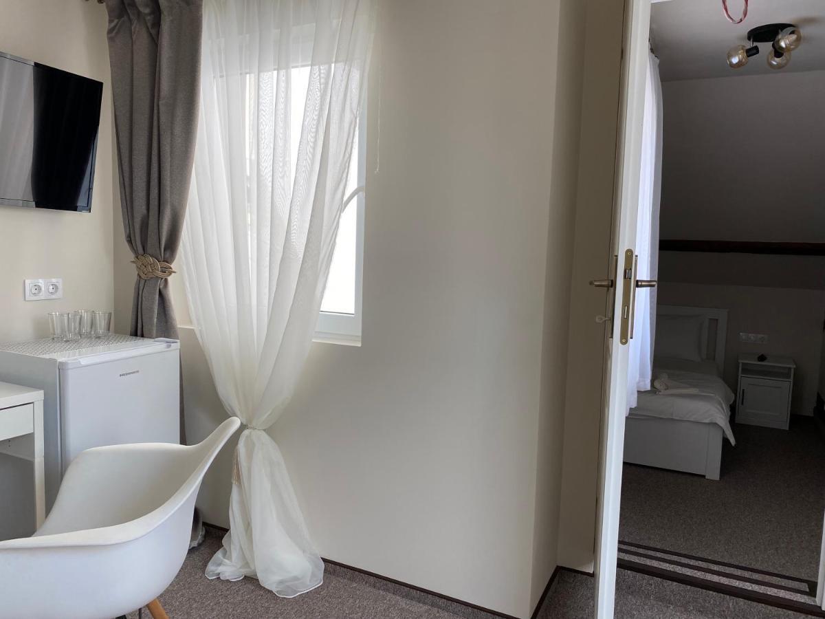 Boutique Rooms With Parking Oradea Exterior photo