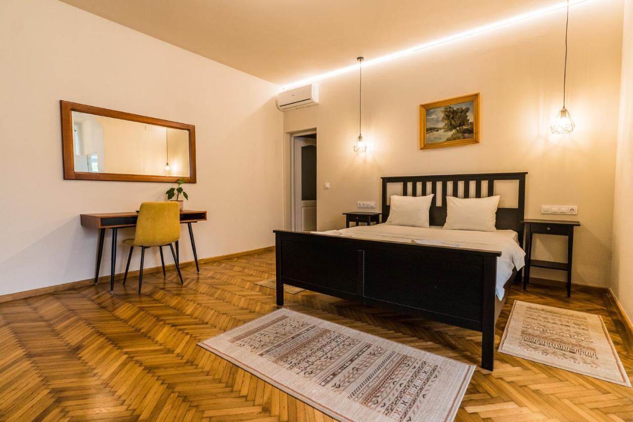 Boutique Rooms With Parking Oradea Exterior photo