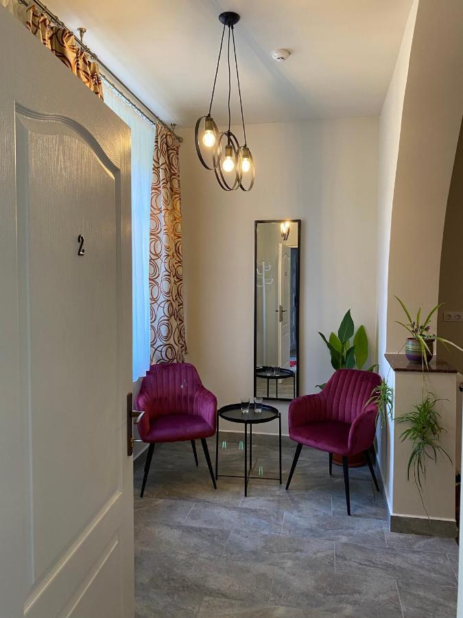 Boutique Rooms With Parking Oradea Exterior photo