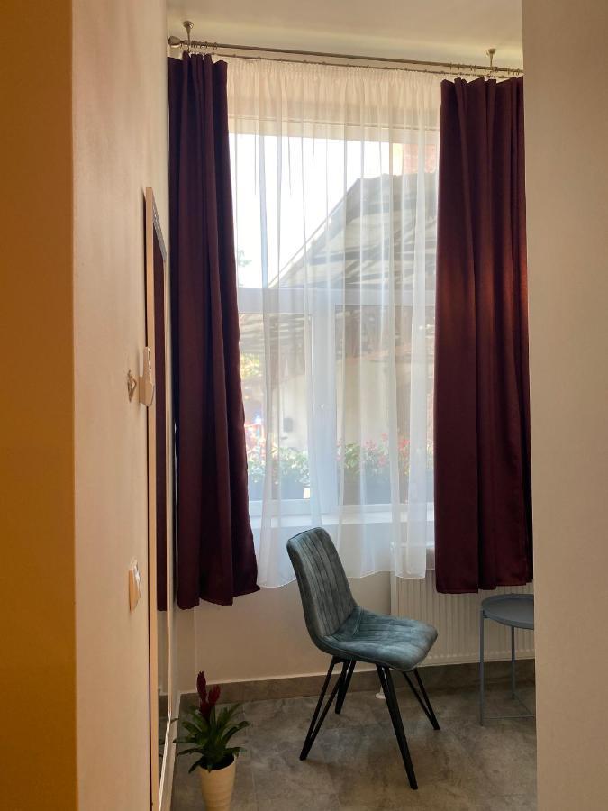 Boutique Rooms With Parking Oradea Exterior photo