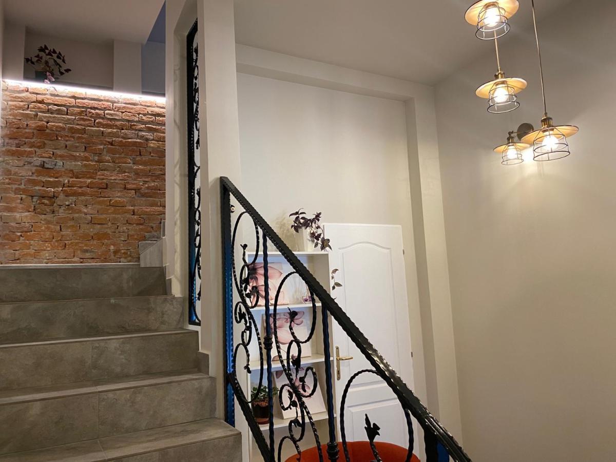 Boutique Rooms With Parking Oradea Exterior photo