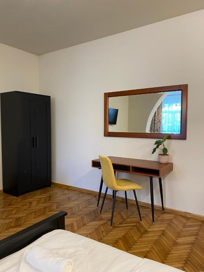 Boutique Rooms With Parking Oradea Exterior photo