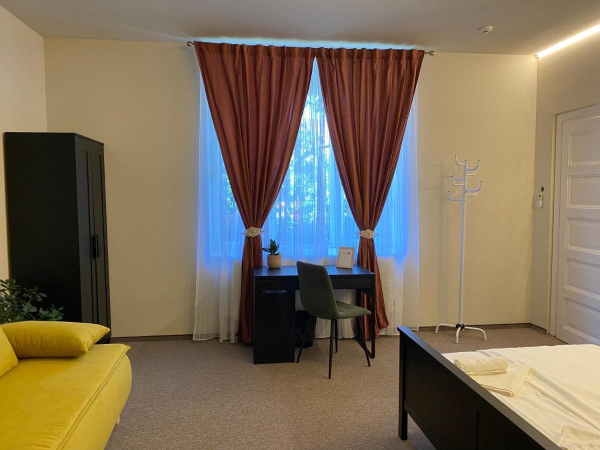 Boutique Rooms With Parking Oradea Exterior photo