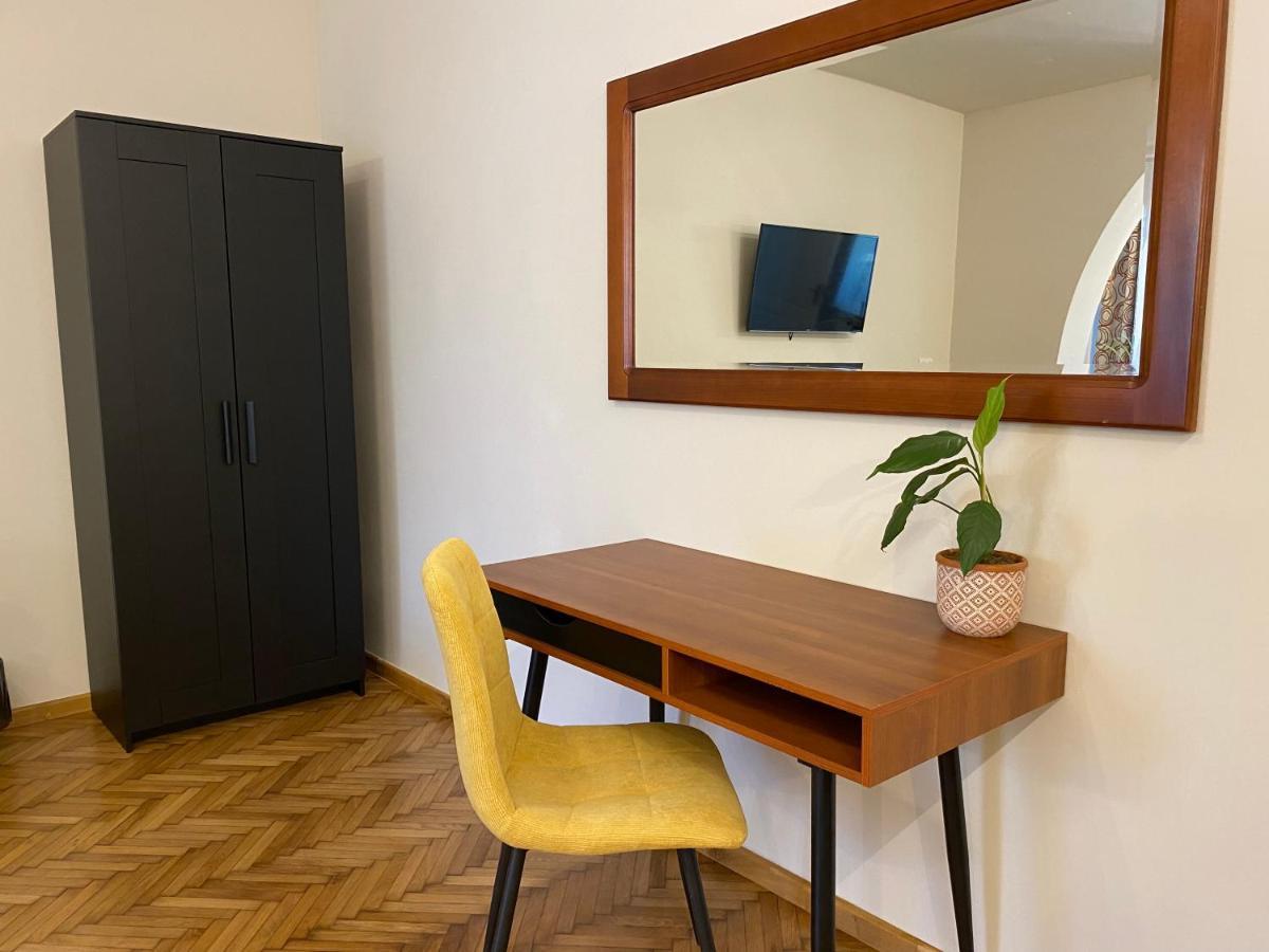 Boutique Rooms With Parking Oradea Exterior photo