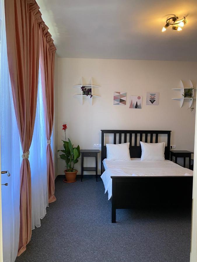 Boutique Rooms With Parking Oradea Exterior photo