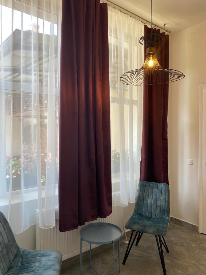 Boutique Rooms With Parking Oradea Exterior photo