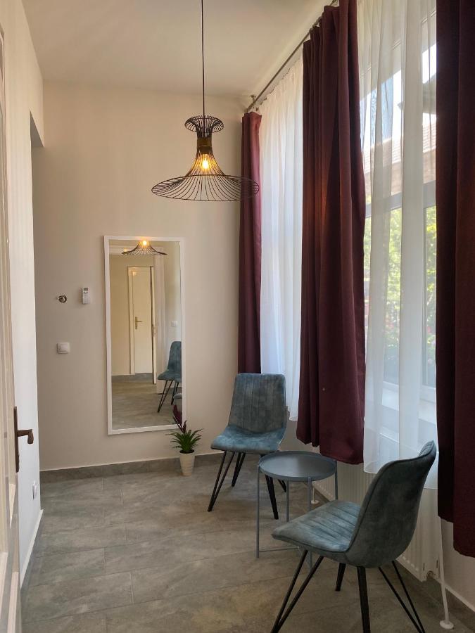 Boutique Rooms With Parking Oradea Exterior photo