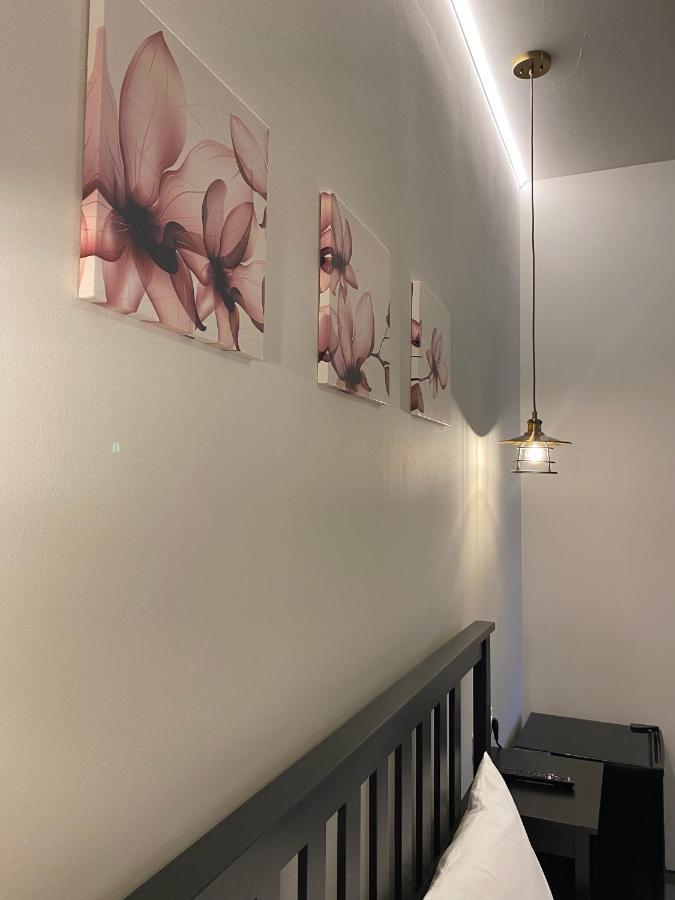 Boutique Rooms With Parking Oradea Exterior photo