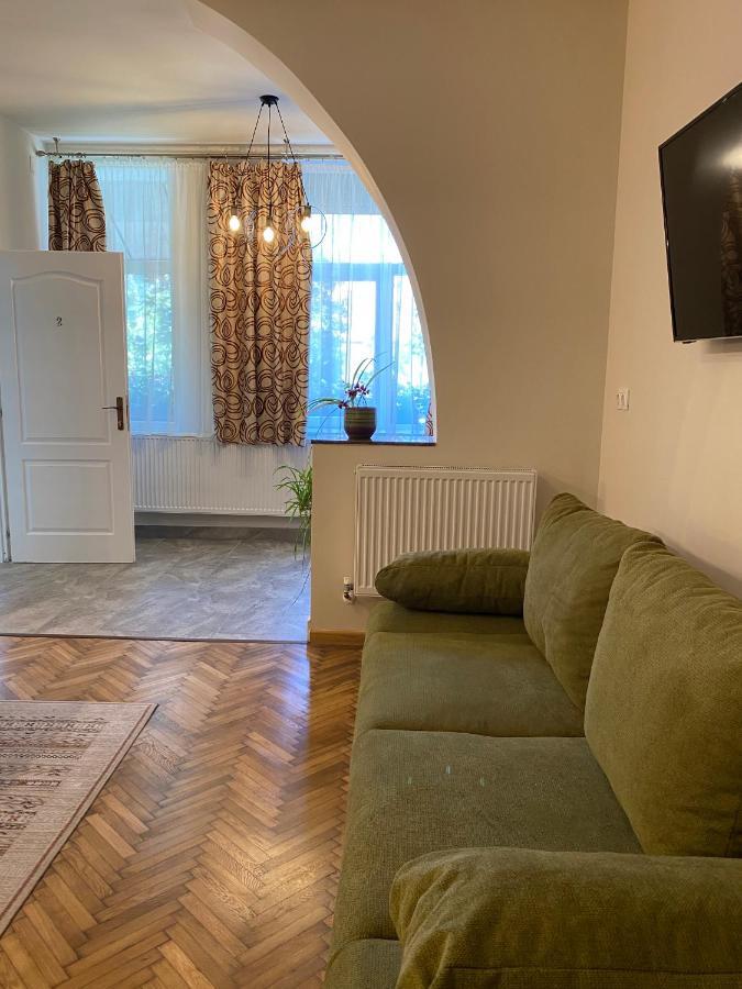 Boutique Rooms With Parking Oradea Exterior photo