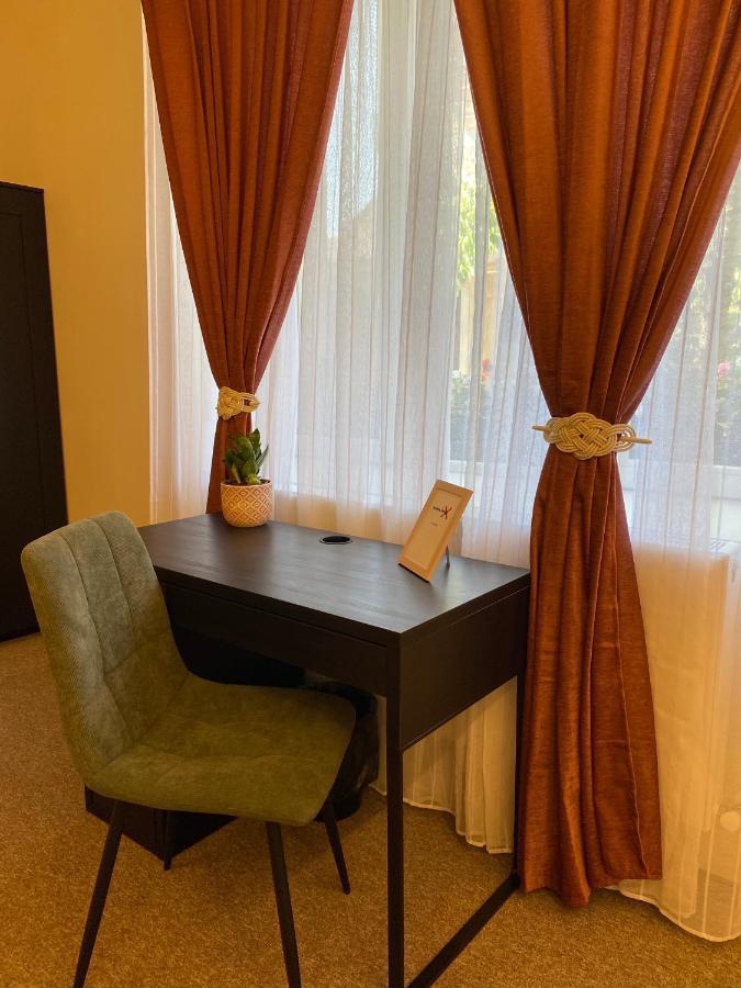 Boutique Rooms With Parking Oradea Exterior photo