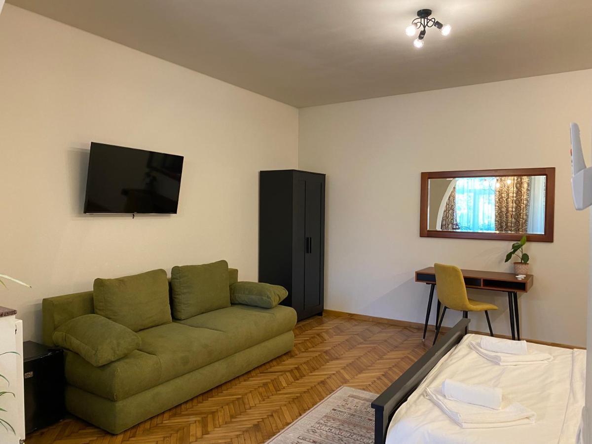Boutique Rooms With Parking Oradea Exterior photo